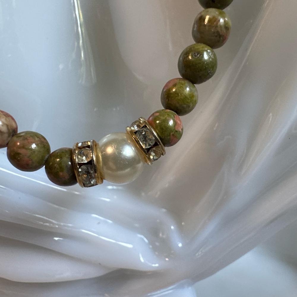 Vintage Unakile Jasper and Faux Pearl necklace